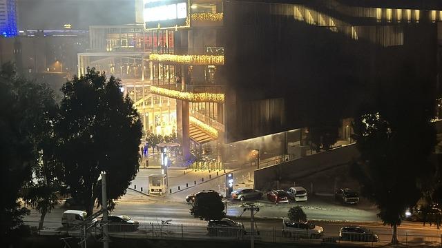 İzmir’de AVM’de yangın paniği!