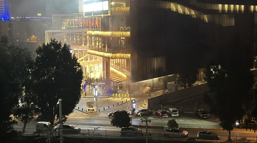 İzmir’de AVM’de yangın paniği: 3 kişi dumandan etkilendi