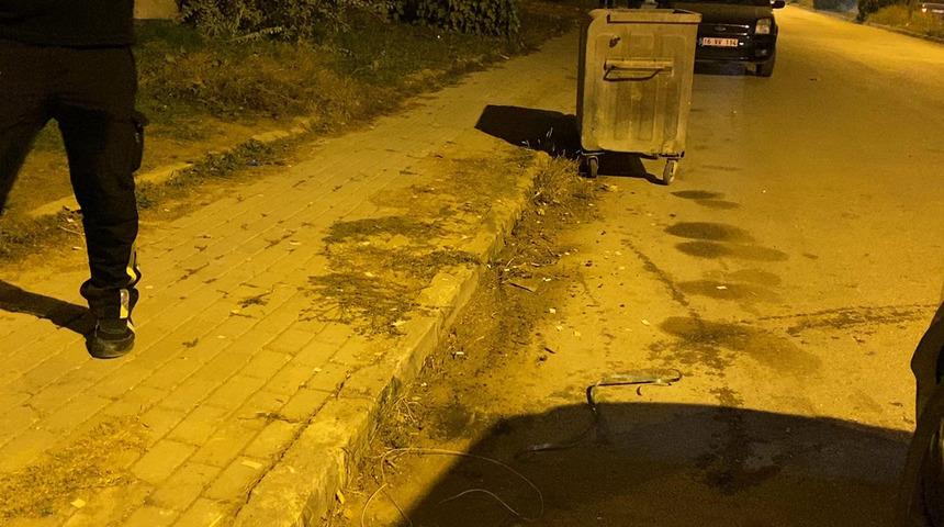 Direksiyon başında epilepsi krizi... Çöp konteynerine çarparak durmuş! Sürücü apar topar hastaneye kaldırıldı