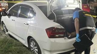 Yol kenarında park halinde araba görünce endişelendiler! İçine baktıklarında dehşet verici manzaraya tanık oldular