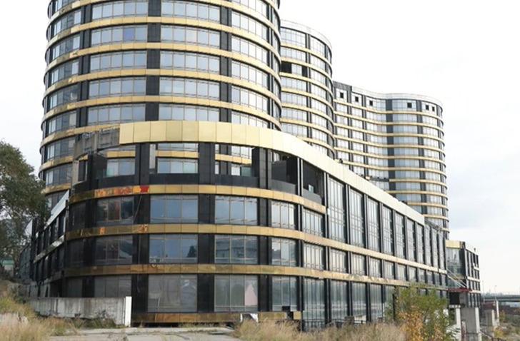 İstenen para dudak uçuklattı! 27 katlı, 14 kral dairesi, 4 lobisi var! Jet Fadıl’ın yaptırdığı Caprice Gold satışa çıkarıldı G2