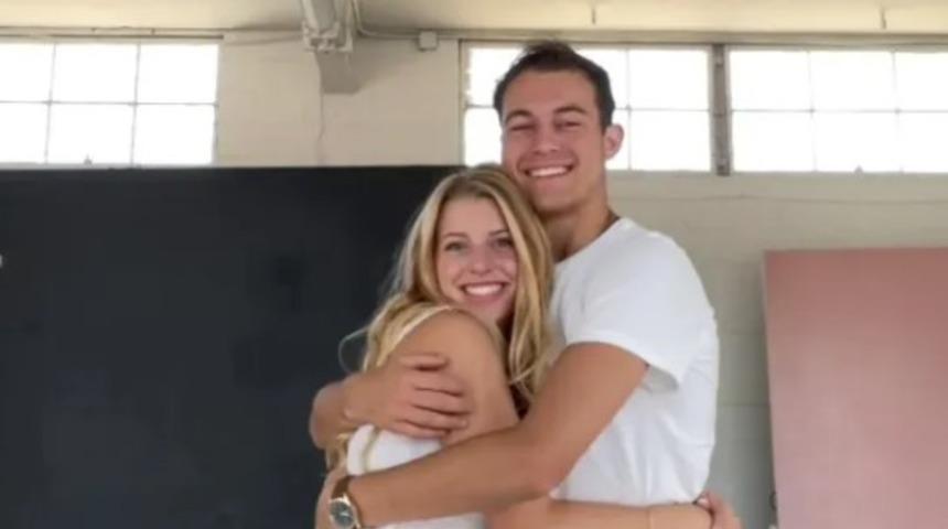 Sosyal medya bu çiftin itirafını konuşuyor! Nişanlısıyla hiç öpüşmediğini söyledi: "Yabancılar nedenini bilmek istiyor"