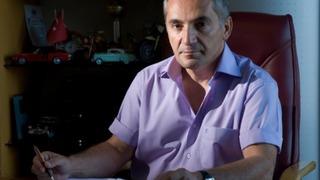 Ünlü yapımcı Şükrü Avşar'ın 43 yıllık evliliği 10 dakikada bitti! Nafaka yerine 5 ev 2 araba... 