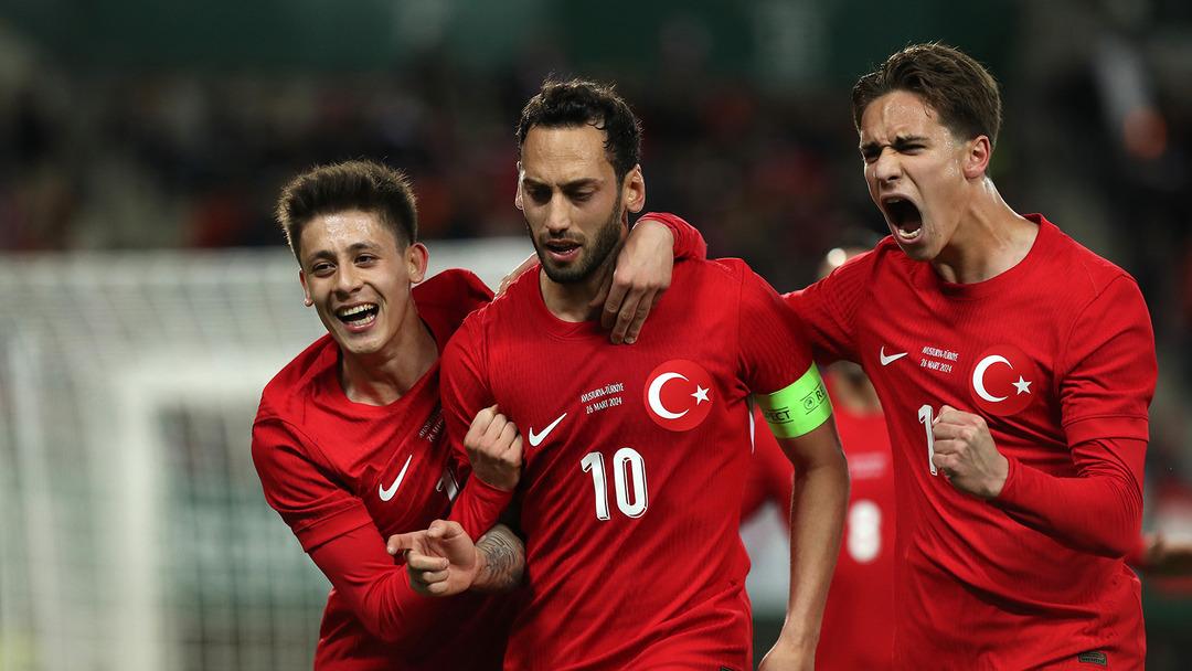 arda-guler-kenan-yildiz-ve-hakan-calhanoglu-buyuk-odule-aday-gosterildi-khq1