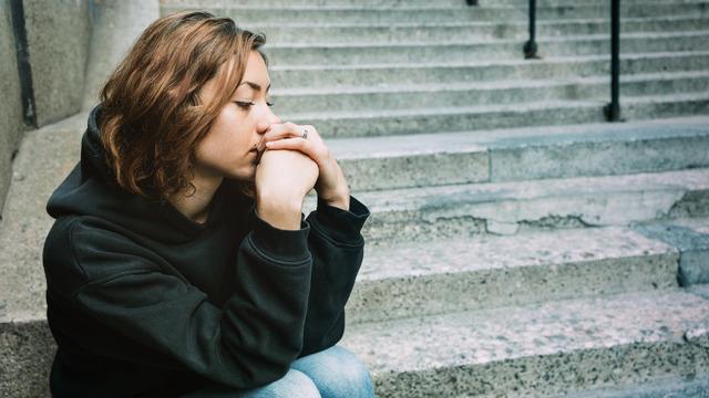 Akatizi nedir, belirtileri nelerdir? Akatizi geçer mi? Akatizi nasıl geçer? Akatizi belirtileri ve Akatizi tedavisi