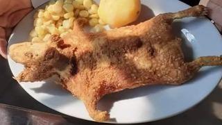 Sosyal medya kobay kızartmasını konuşuyor! Fiyatını duyanlar şaşkına dönüyor: Bu yemeği yemeye cesaretiniz var mı?