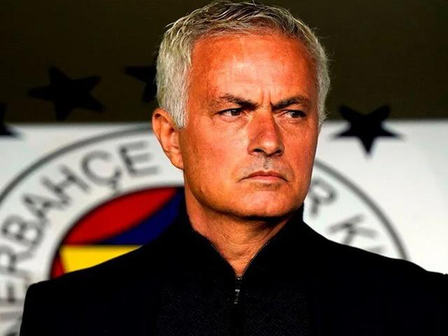 Fenerbahçe'de Ocak ayının ilk ayrılığı kesinleşti! Jose Mourinho, yıldız oyuncunun biletini kesti