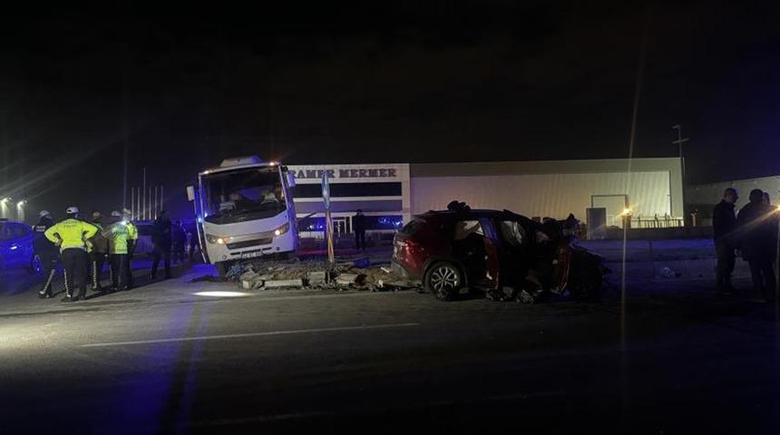 Konya'da polis minibüsü ile otomobil çarpıştı! 1 ölü, 11 yaralı
