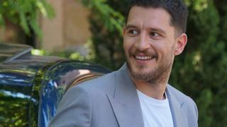 Bir süredir ortalıkta yoktu! Sergi pozları başını yakan Uraz Kaygılaroğlu yeni tarzıyla ilk kez görüntülendi! Sinirli halleri dikkat çekti...