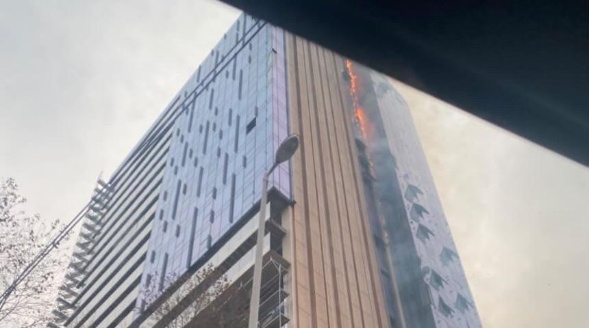 SON DAKİKA | Sarıyer'deki otel inşaatında yangın! Dumanlar yükseliyor