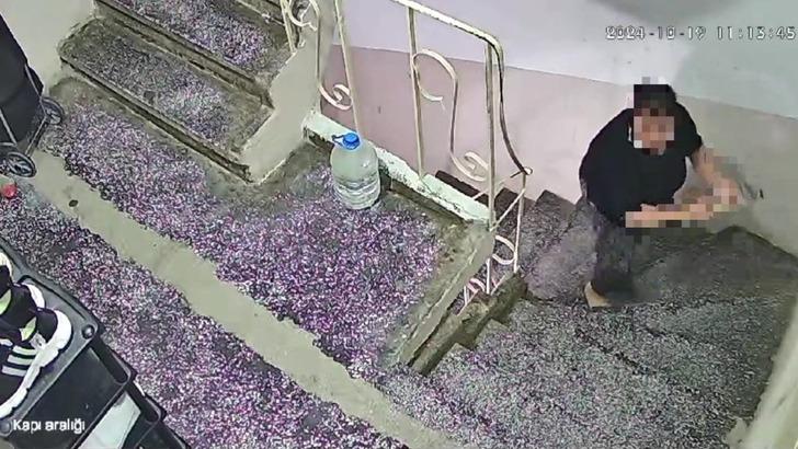 2 yılda 400'den fazla polis geldi! Kapısına kamera taktırınca gördüklerine inanamadı! Kadın komşusu bakın neler yapmış G3