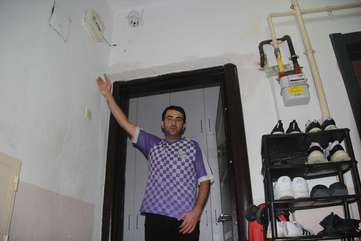 2 yılda 400'den fazla polis geldi! Kapısına kamera taktırınca gördüklerine inanamadı! Kadın komşusu bakın neler yapmış G5