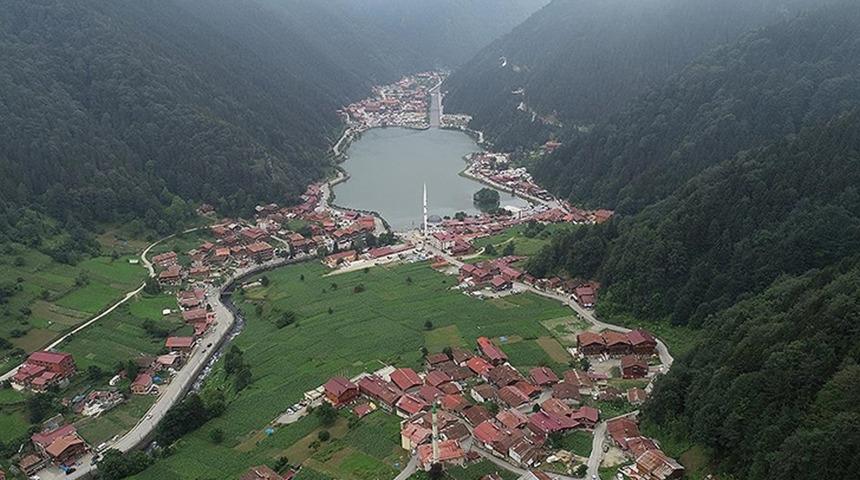 Bakan Kurum'dan açıklama! Uzungöl'ün çevresi kaçak yapılardan temizlenecek