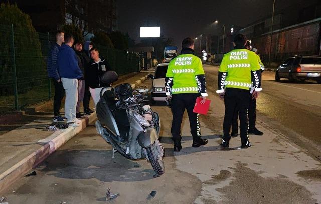 Bursa'da otomobil ile çarpışan motosikletin sürücüsü ağır yaralandı