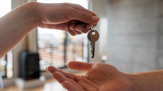 Kiralık konutta 'Yıllık kontrat' dönemi! Ev sahiplerinin yeni yöntemi, kiracıları isyan ettirdi: 1 yıl otur çık