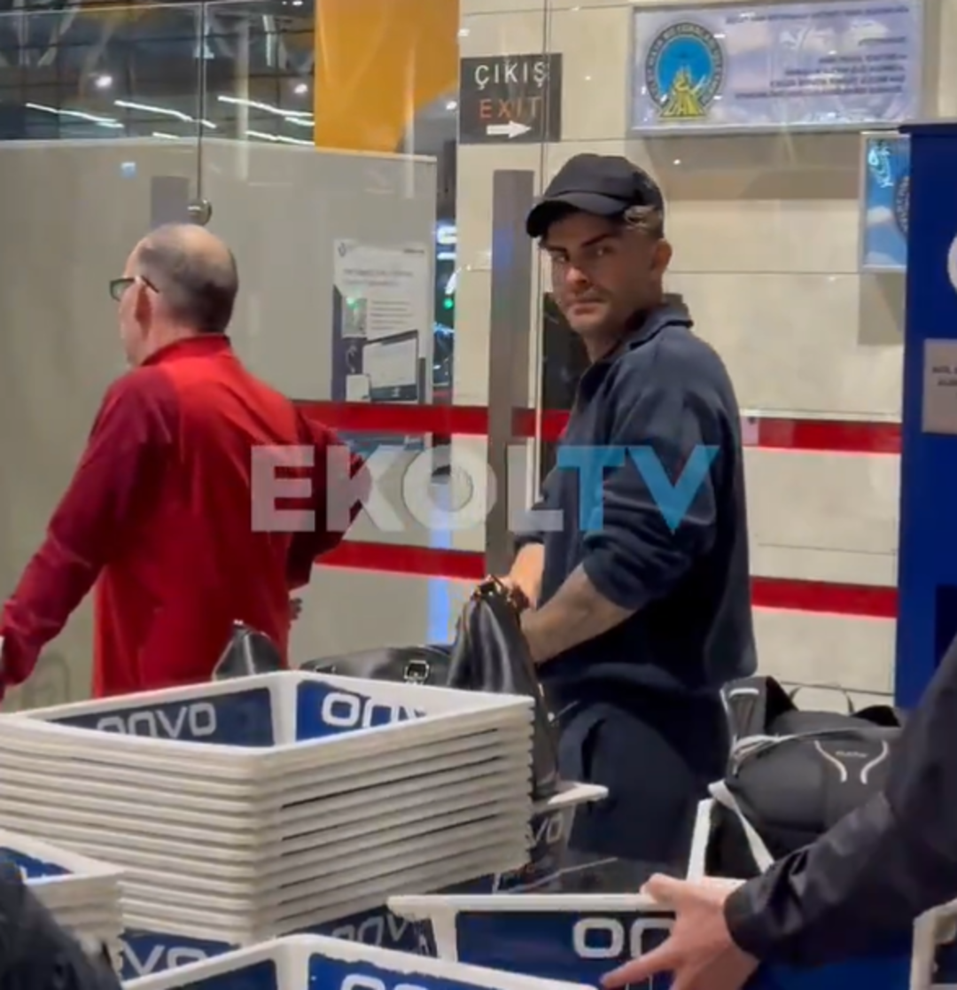 Galler ma&ccedil;ında sarı kart g&ouml;r&uuml;p cezalı duruma d&uuml;şm&uuml;şt&uuml;! Abd&uuml;lkerim Bardakcı kameralara yakalandı, taraftardan tepki yağıyor... "Milli takımdan ka&ccedil;ıyor" 