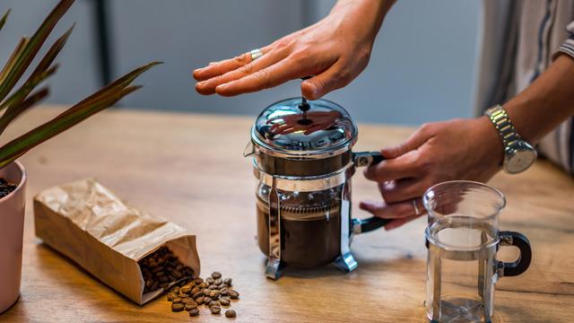 French Press nedir, nasıl kullanılır? French Press'te kahve nasıl yapılır? French Press filtre kahve tarifi ve yapımı