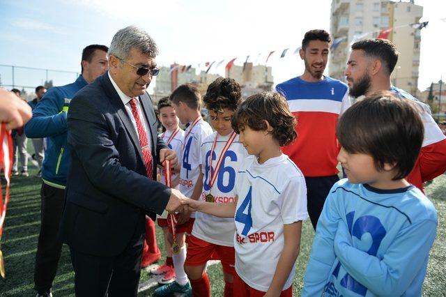 Muratpaşa’da minik yıldızlar için futbol turnuvası düzenlendi