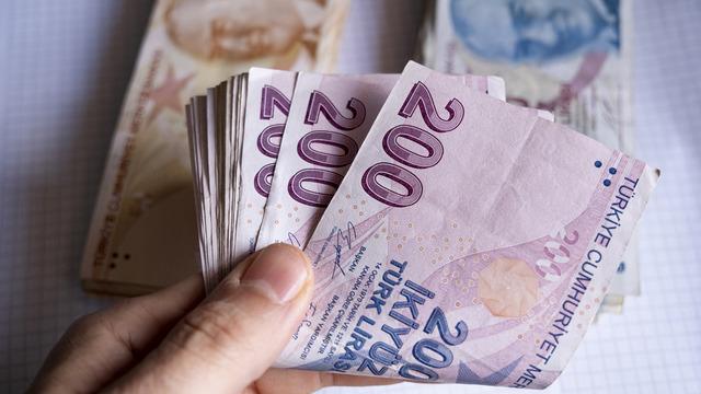 Emekli ve memurları üzecek 'zam' çıkışı! 'Maalesef' diyerek 2025 kapılarını kapattı 'Refah payı artık 2026 yılına...'