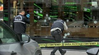 Beylikdüzü'nde motosikletli saldırganlar kuyumcuya kurşun yağdırdı! 28 mermi isabet etti