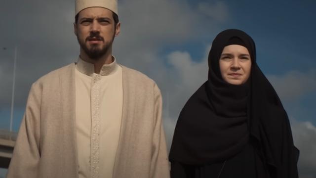 Cüneyt geri döndü, Zeynep'le nikah kıydı! Kızıl Goncalar son bölümüyle sosyal medyaya damga vurdu! O sahne tepki çekti 'Çok leşlik gördüm ama...'