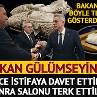 Masalarına bebek kıyafetleri koyup Bakan Memişoğlu'nu protesto ettiler! Bakan gülümseyince ortam gerildi, salonu terk ettiler