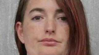 30 yaşındaki öğretmenin reşit olmayan öğrencisiyle okul bahçesinde öpüşürken yakalandı! Müdüre skandal sözler: Kocama söylemeyin 