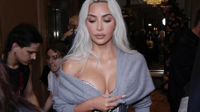 Çok tatlısın! diye haykırdı... Çocuklarının yeni bakıcısı o robot mu olacak merak konusu oldu!