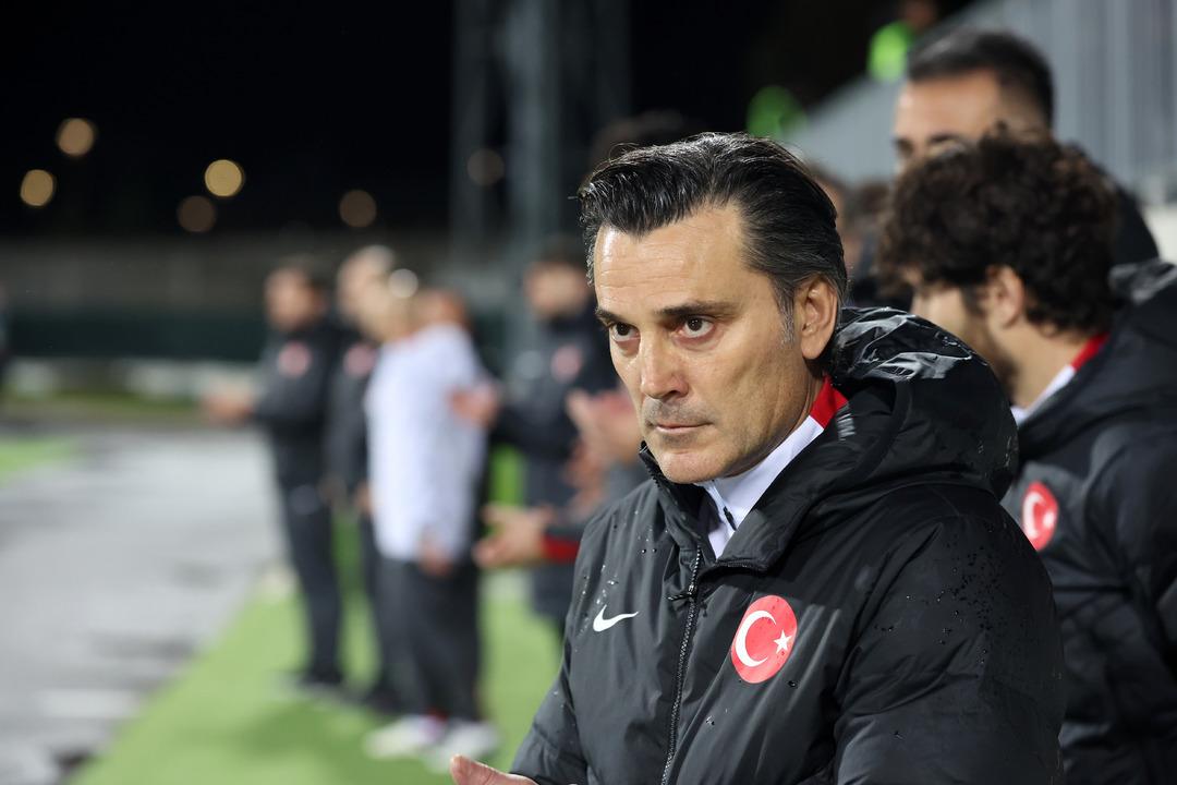 Karadağ yenilgisi bardağı taşırdı! Montella'ya olay yaratacak s&ouml;zler: İtalya'ya d&ouml;n, korkak...