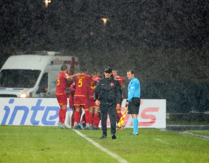 Karadağ yenilgisi bardağı taşırdı! Montella'ya olay yaratacak sözler: İtalya'ya dön, korkak... G1