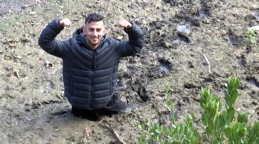 Vücudunun yarısı balçık altında kaldı! Balık tutmak için girdiği gölde battıkça battı... Dakikalarca kurtarılmayı bekledi...