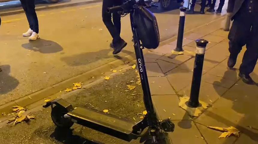 Bahçelievler'de feci kaza! Dengesini kaybeden skuter sürücüsü otomobilin altında kaldı