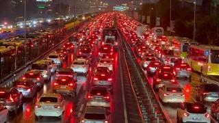 İstanbul’da trafik yüzde 90’a ulaştı, ağır vasıtalar dikkat çekti