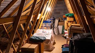 Çatı katında saklanan 24 bin sterlin (1 milyon 47 bin TL) buldu! Deste deste parayı ne yapacağını bilemeyince polise haber verdi