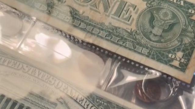 Büyükannesinden sadece 5 dolarlık (yaklaşık 172 TL) banknot miras kaldı! Meğerse 400 bin dolar (13 milyon 787 bin TL) değerindeymiş....Şimdiye kadar gördüğüm en çılgın şey