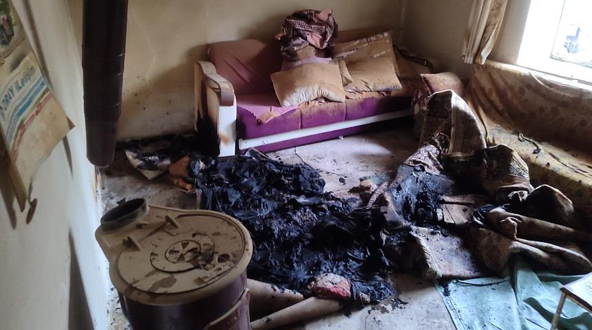 Hber alamadığı babasını yanmış halde buldu... Yangının sebebi ise sigara izmariti çıktı!