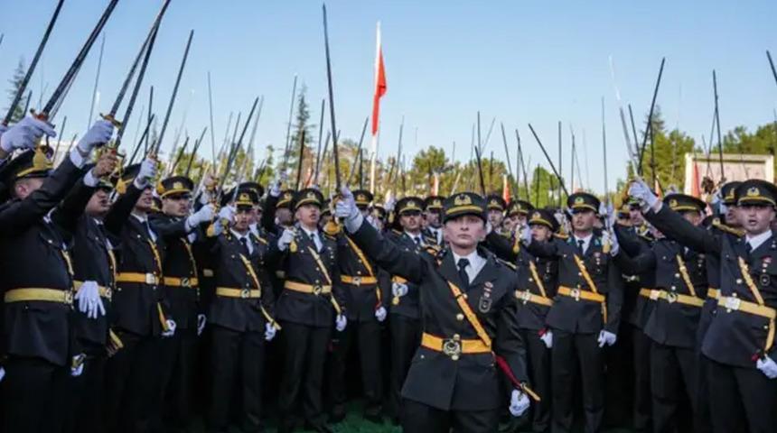 TSK'dan ihracı istenen teğmenlerden ilk açıklama: Emre uymamaları söz konusu değildir