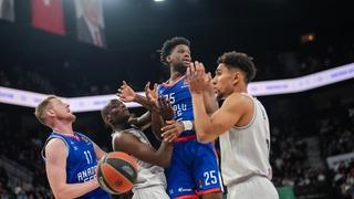 Anadolu Efes, sahasında Paris Basket'e boyun eğdi! Euroleague'deki 5. yenilgisini aldı.