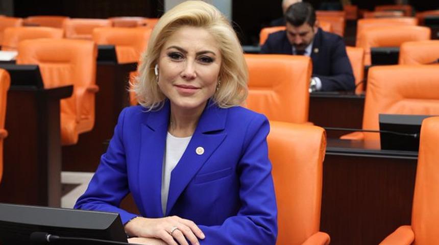 Yine Şebnem Bursalı yine ilginçlik: “Millete hizmette durmak yok” dedi, milletin yorum yapmasını engelledi