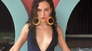 Galaya siyahlar içerisinde geldi! Melisa Şenolsun iddialı seçimiyle olay oldu! Elbisenin yanlarında dikiş dâhi yoktu...