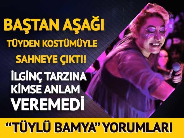 Baştan aşağı tüyden kostümüyle sahneye çıktı! İlginç tarzı dillere düştü