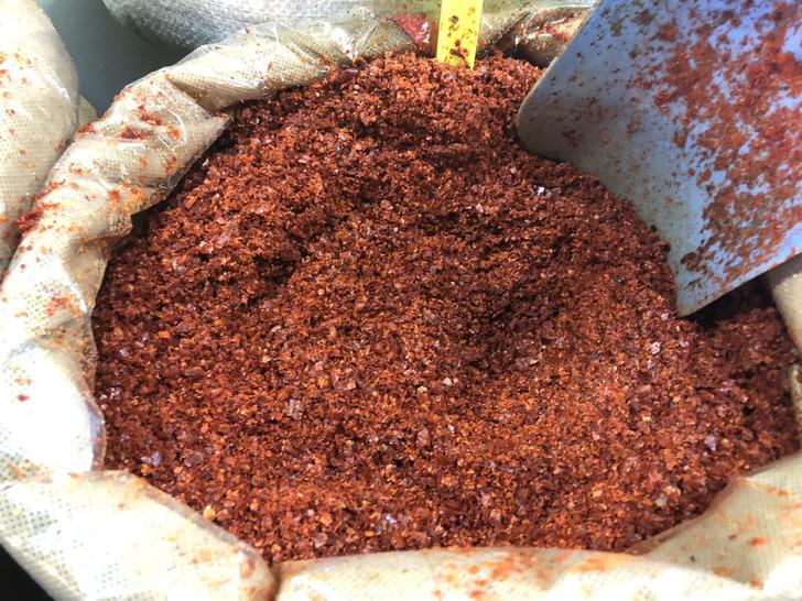 Bakanlığın listesinde yine baharat yine bitkisel macun! Bu sefer yasaklı boya kullanmışlar... Ünlü baklavacı da yerini aldı! G3