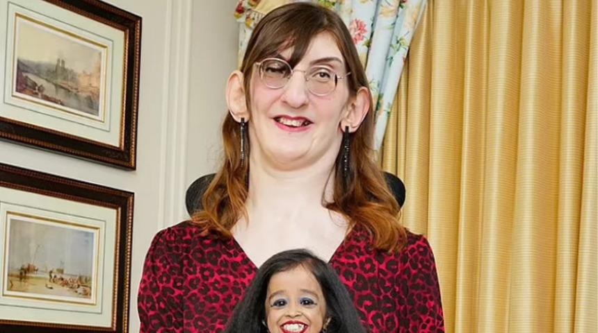 İlgin&ccedil; g&ouml;r&uuml;nt&uuml;: D&uuml;nyanın en uzun kadını Rumeysa Gelgi ve d&uuml;nyanın en kısa kadını Jyoti Amge buluştu