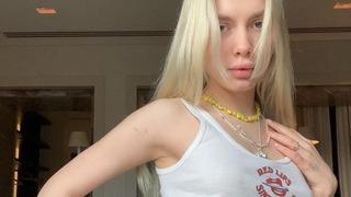 Aleyna Tilki sahne tarzıyla yine gündemde! 'Gecelikle gelmiş gibi' 