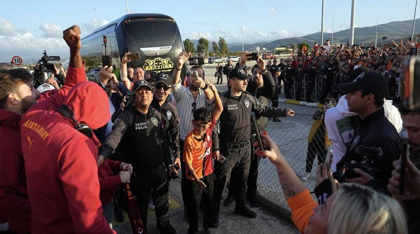 Galatasaray Bodrum'da taraftar şovuyla karşılandı! Osimhen ve Okan Buruk...