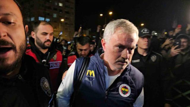 Galatasaray ardından Fenerbahçe'de Kayseri'de taraftar şovuyla karşılandı! Jose Mourinho...