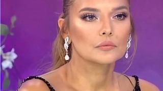 Yağlarını aldırdı 11 kilo verdi! Karın kaslarını böyle gösterdi!  Demet Akalın sahne tarzıyla beğeni topladı