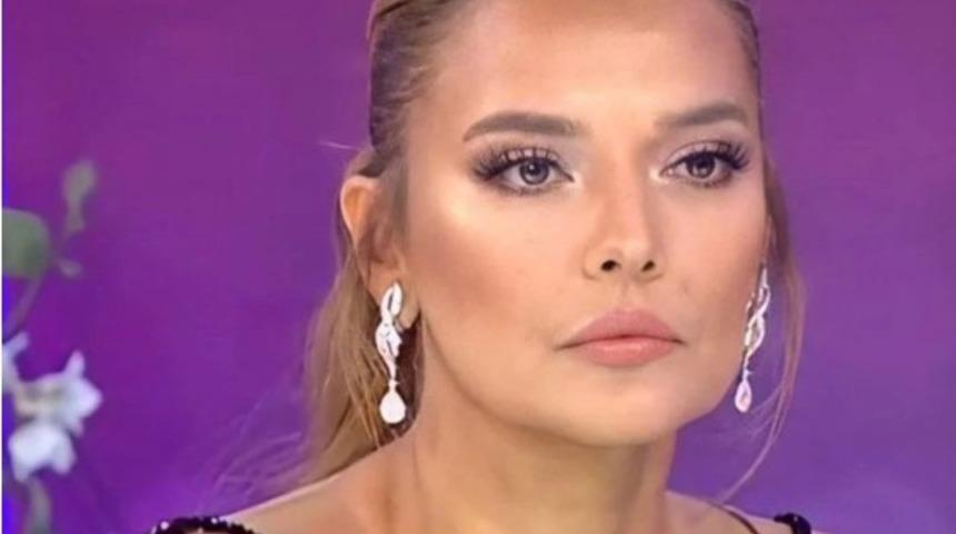 Yağlarını aldırdı 11 kilo verdi! Karın kaslarını böyle gösterdi!  Demet Akalın sahne tarzıyla beğeni topladı