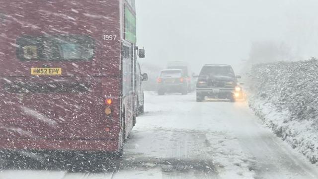 Acil durum ilan edilen Bert Fırtınası İngiltere'ye ulaştı! Uyarılar peşi sıra geldi: 3 günlük su ve yiyecek stoklayın
