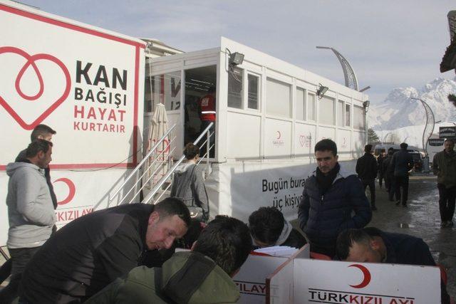 Kızılay Hakkari’de kan bağışı kampanyası başlattı